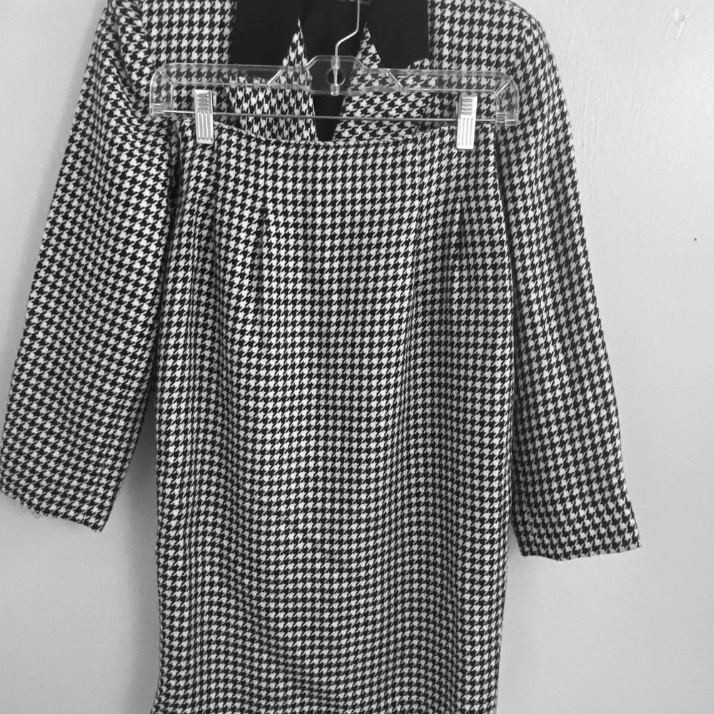 Ann Taylor 2PC Black/White Suit. Sz 2 - Picture 8 of 11